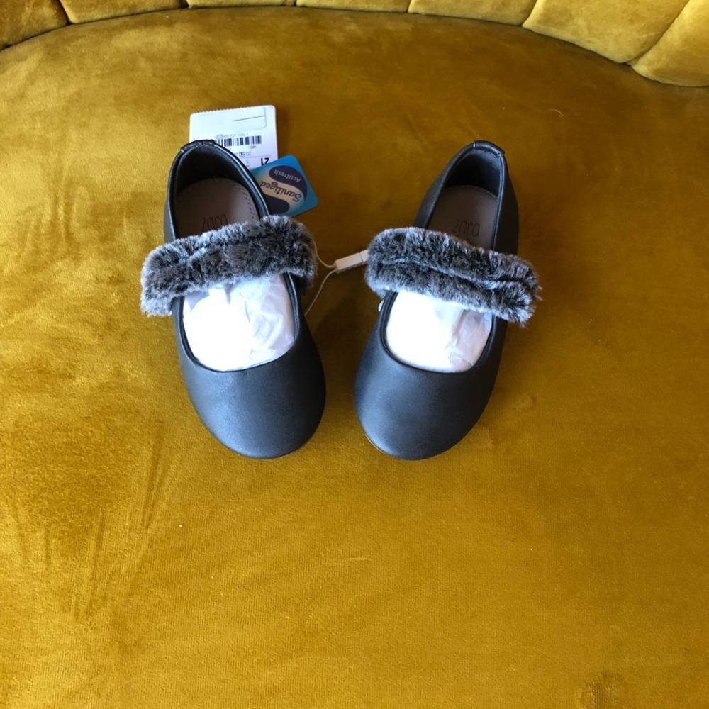 ZARA dark grey fur strap flats